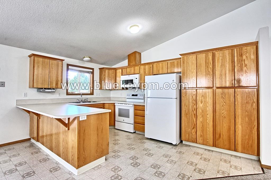 3 Bed, 2 Bath Pet Friendly Home with Large Fenced Yard and Deck in