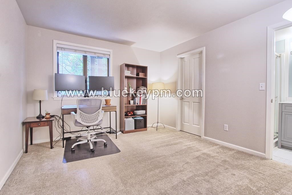 2 Bed, 2 Bath Condo With Rooftop Patio and Hot Tub Near PSU and OHSU in