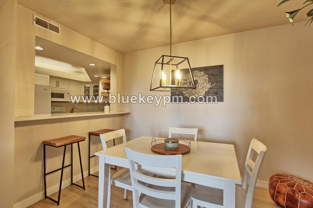 2 Bed, 2 Bath Condo With Rooftop Patio and Hot Tub Near PSU and OHSU in