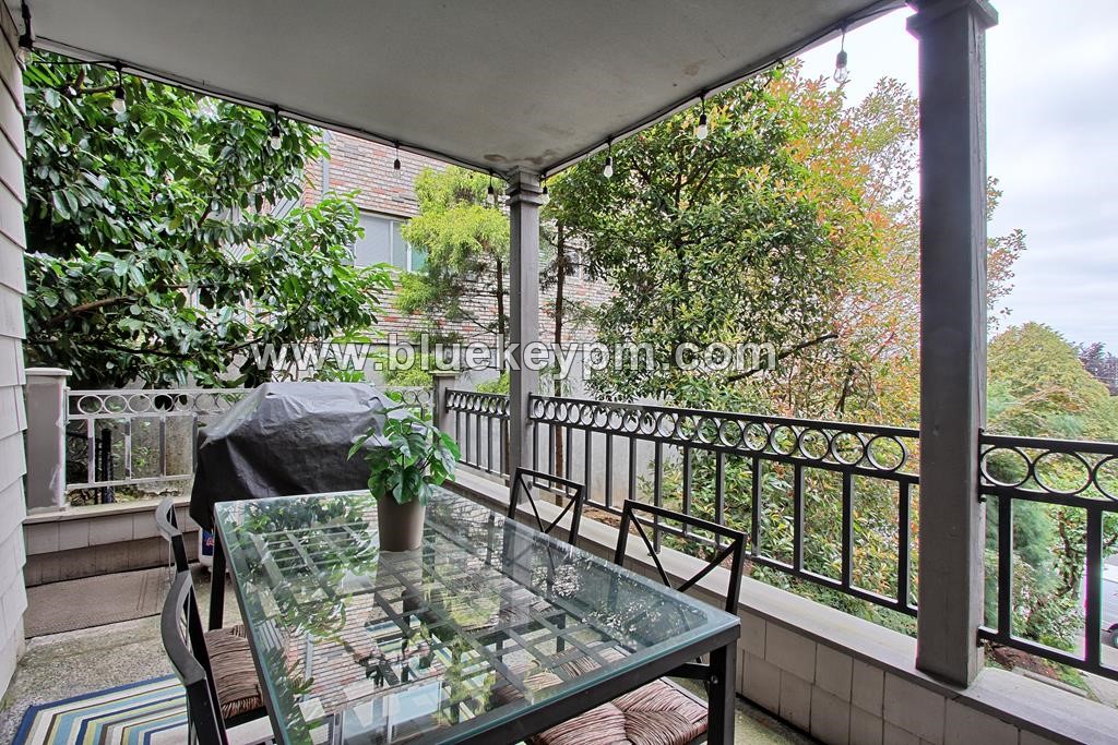 2 Bed, 2 Bath Condo With Rooftop Patio and Hot Tub Near PSU and OHSU in