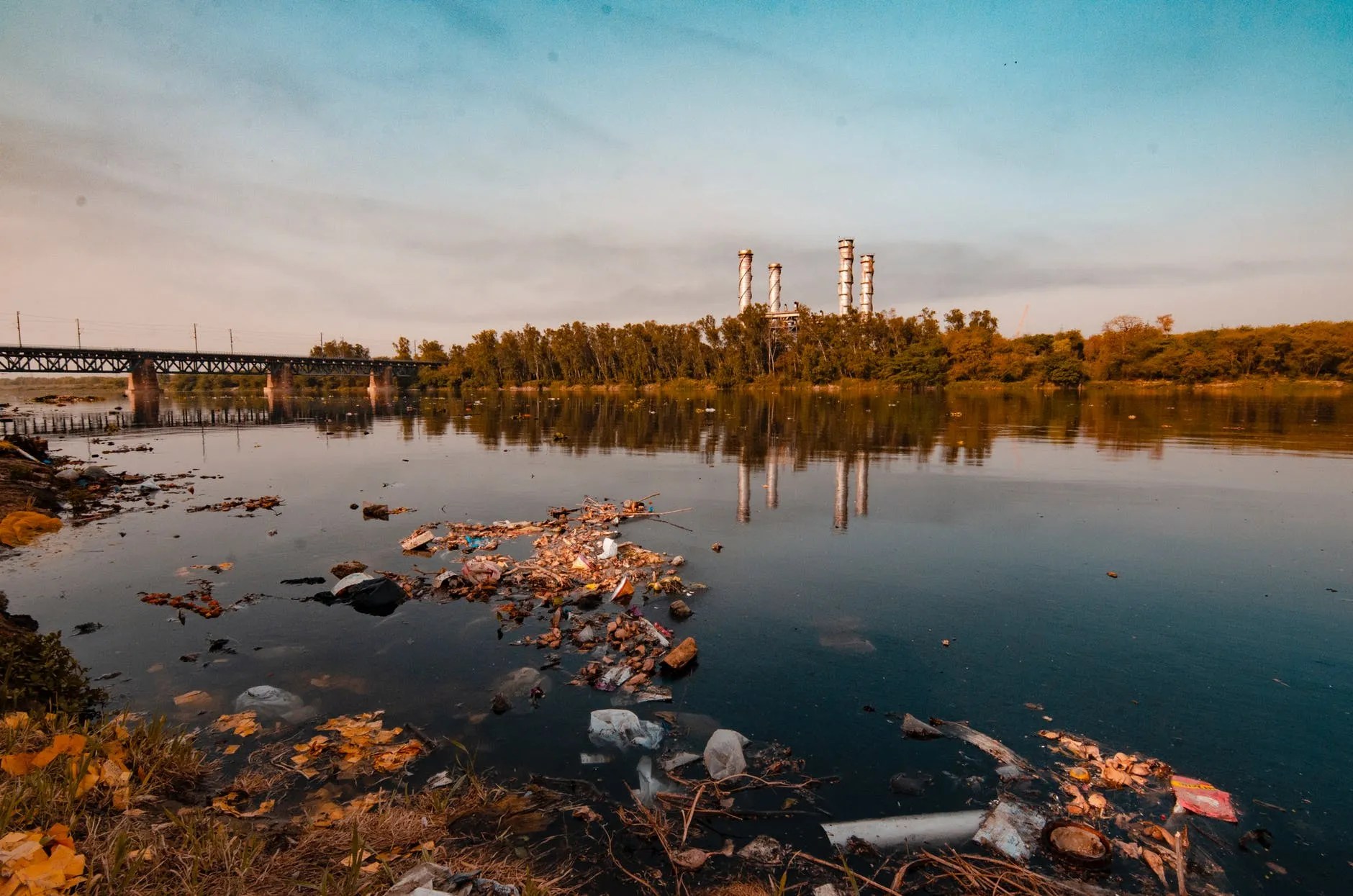 400 billion gallons of raw sewage was dumped into Canadian water Blue