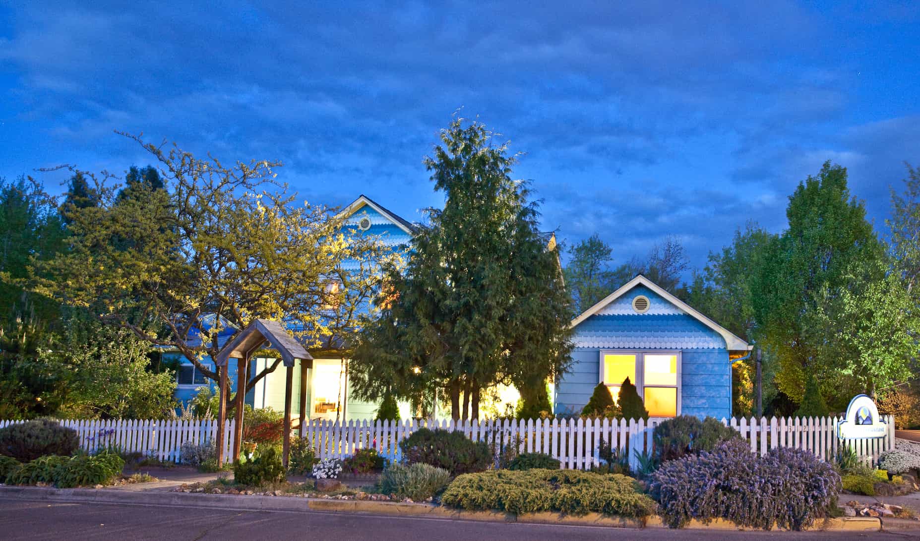 Blue Moon Vacation Rentals Ashland, Oregon