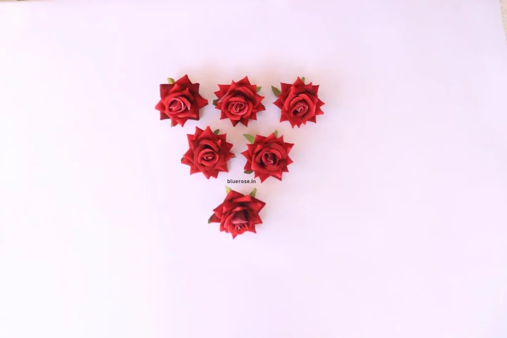 12+ Awesome Artificial Flowers for Cake Decoration [Silk Flowers]