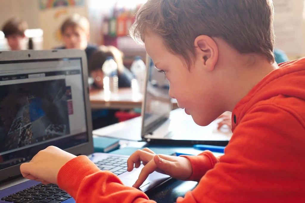 What Laptop is Best for Minecraft? — BlueShift Education