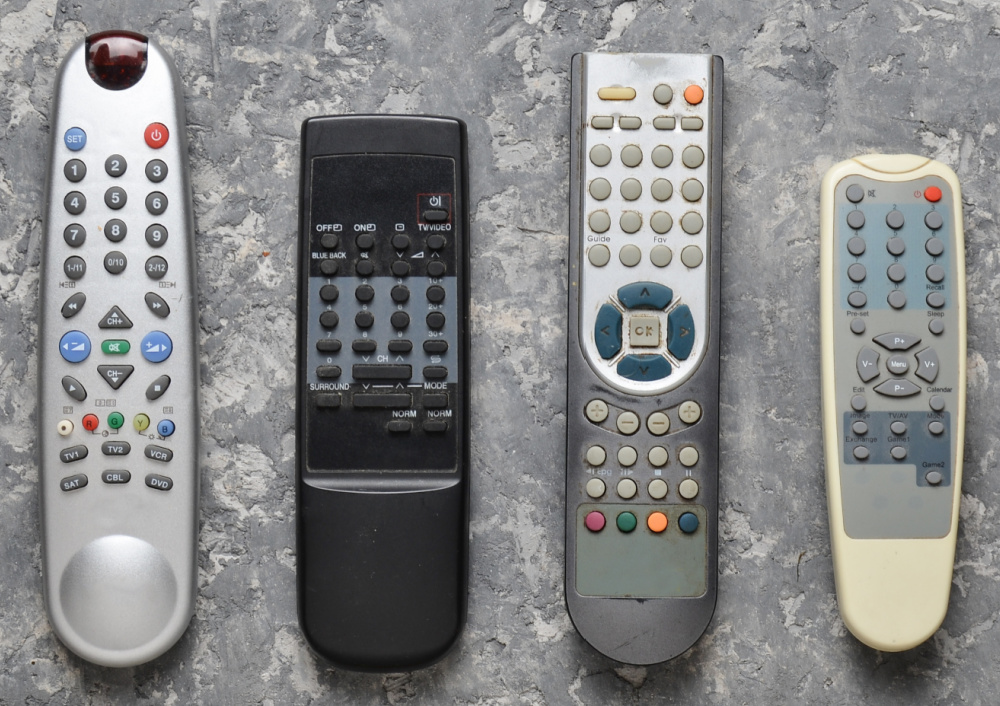 23 Things to Declutter Before You Decorate for the Holidays Bluesky