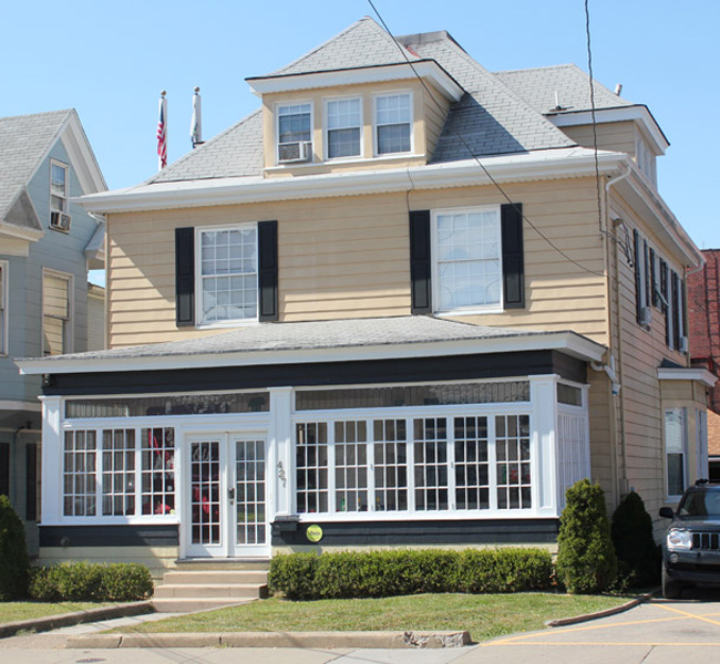 427 Spruce St (a.k.a The Mansion) Blue Sky Realty