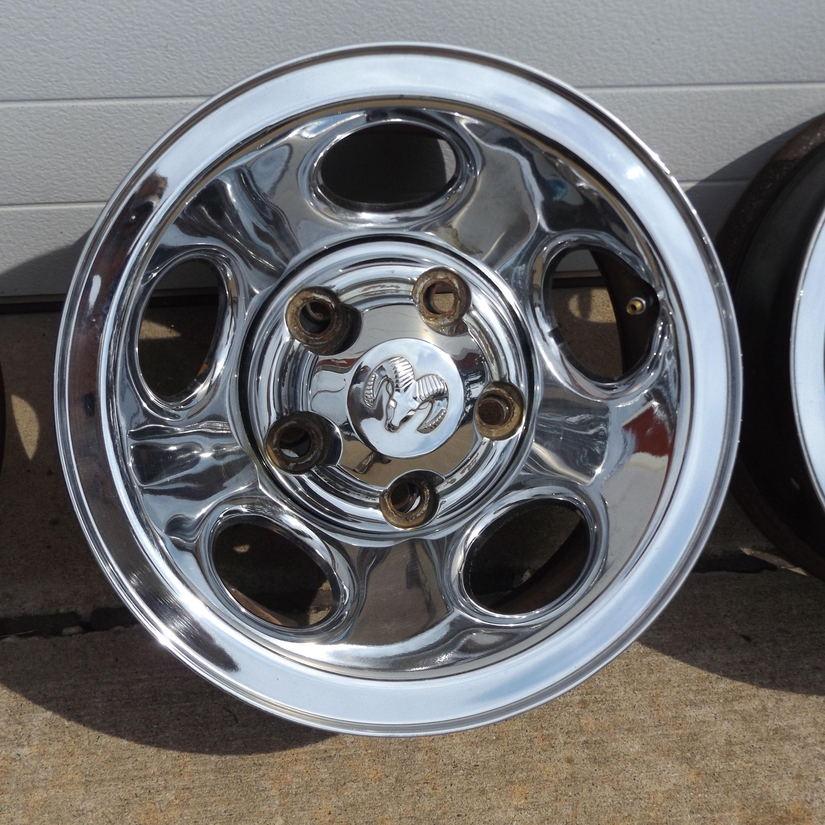 Chrome Steel Wheel 52106212 Set of 4 W/Center Caps 15 X 7