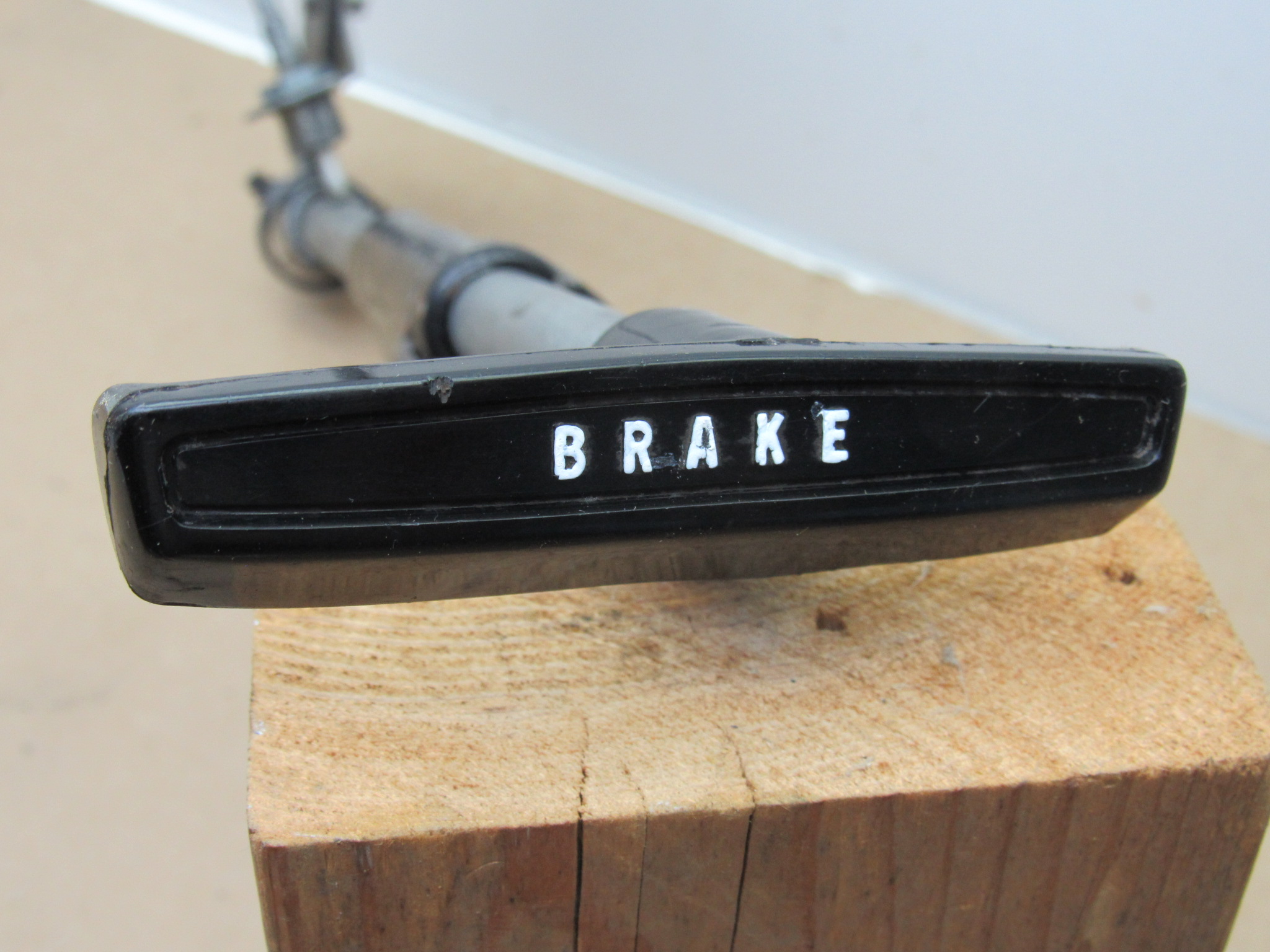 Hand Operated Parking Brake Assy 2883524 A Body 196871 USED