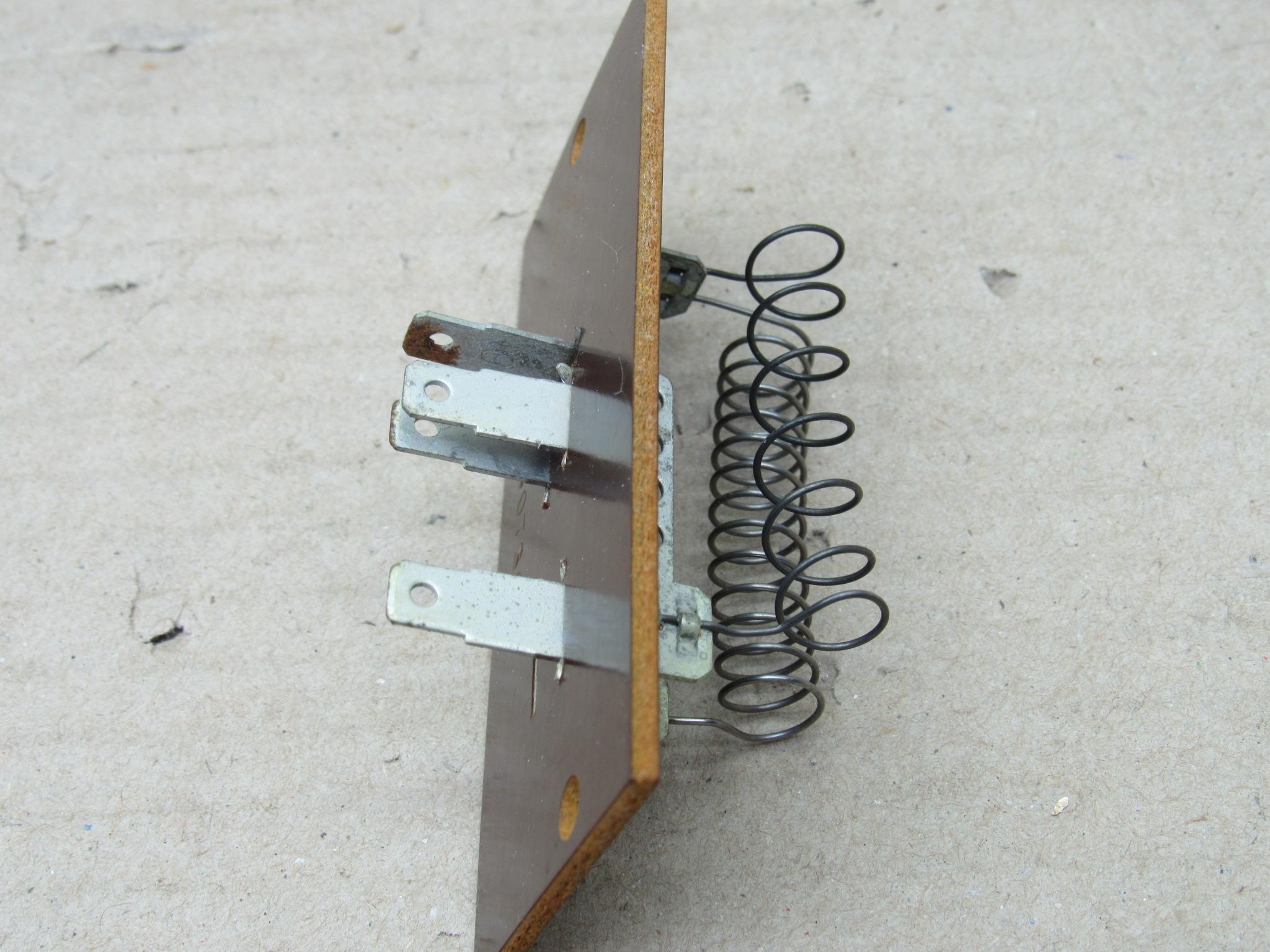 Heater Blower Motor Resistor 2607302 B Body 196670 NOS