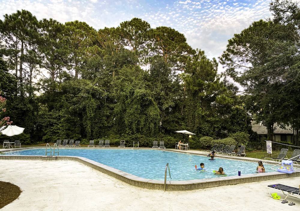 Swimming Pools & Swimming Team / Programs at Bluewater Bay FL