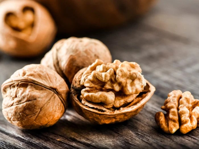 Walnuts 🔨 5 per day meet our needs for essential fatty acids Blue s