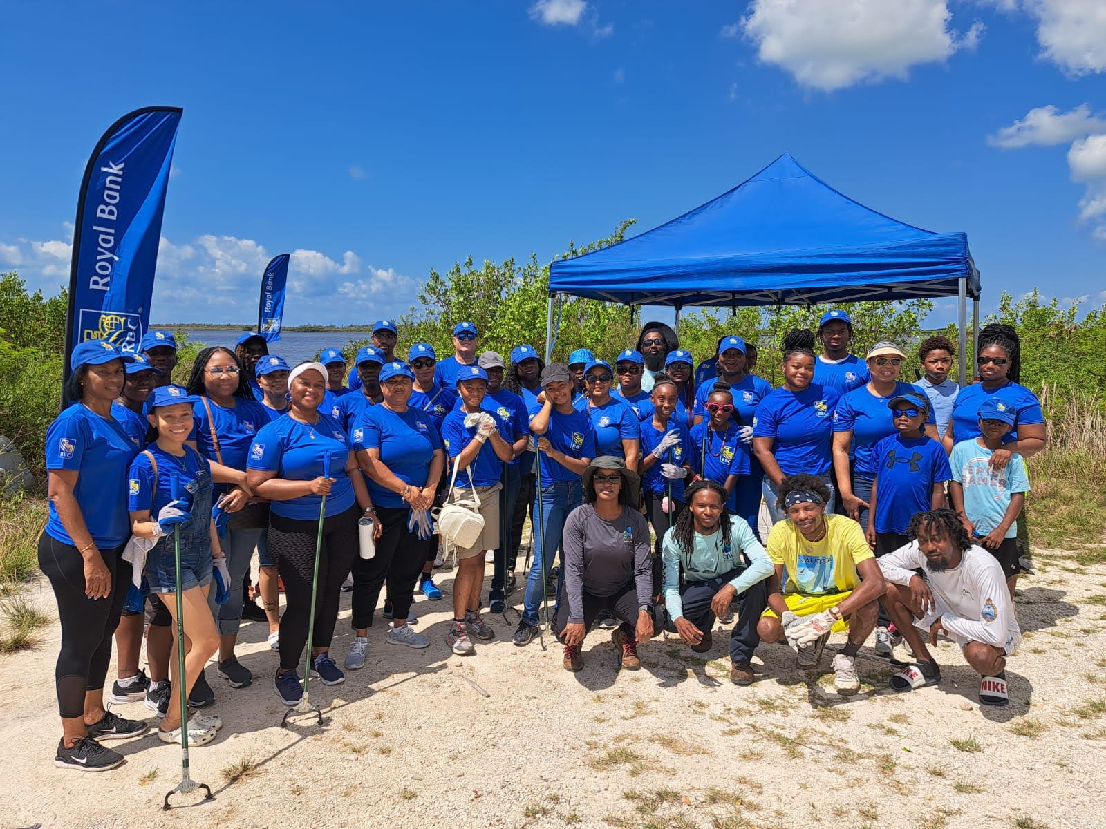 BNT & RBC Collaborate on MultiPark Volunteer Effort for World(04)