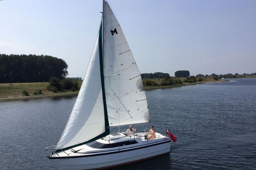 MacGregor 26 Sailboat Specs and Review - Boating Geeks