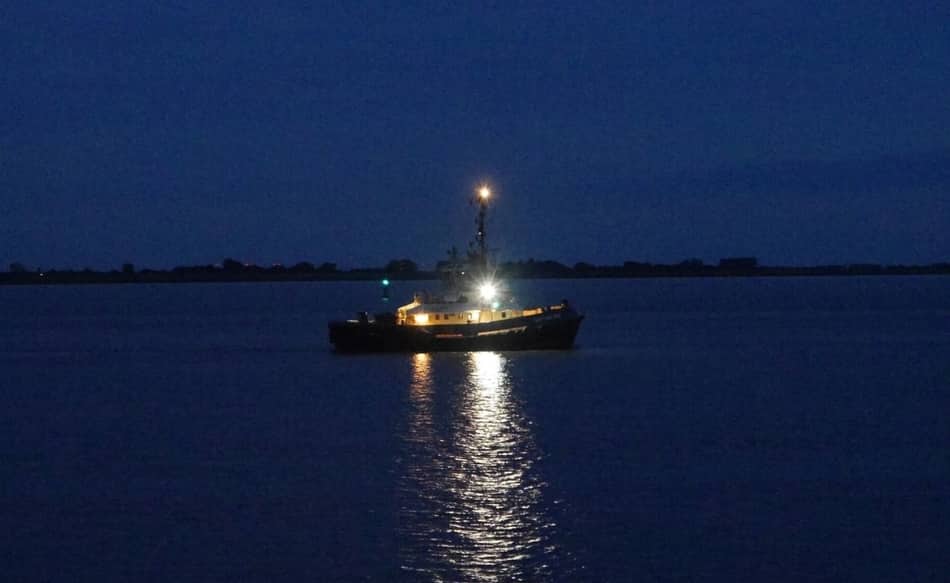 Do boats need lights? What lights are necessary for a boat? Boating