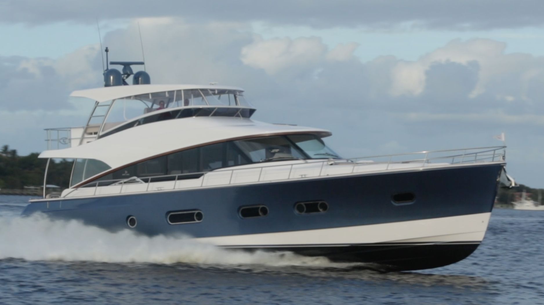 Riviera Belize 66 Daybridge (2020) BoatTEST