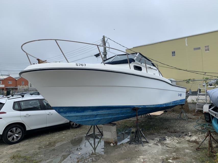 PreOwned Boats 26' Robalo Cuddy Cabin New Suzuki Outboard