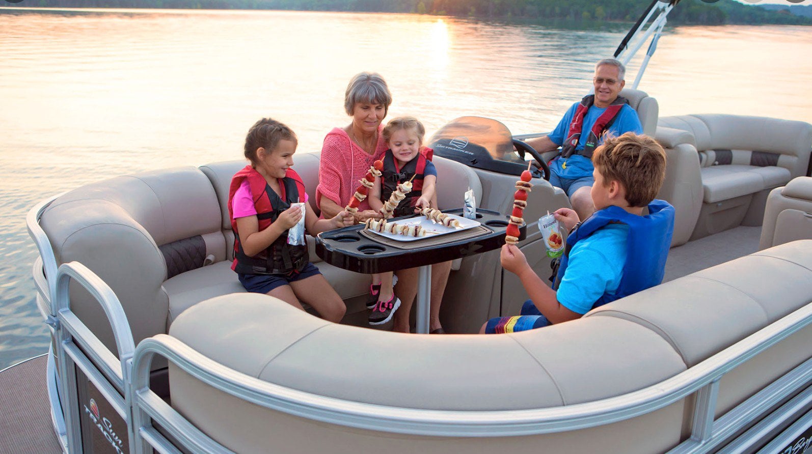 How Much Does It Cost To Rent a Pontoon Boat? 2024