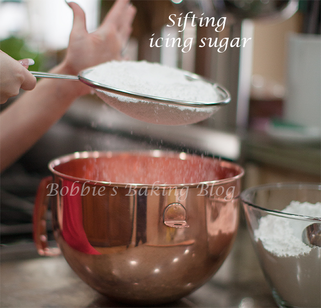 Royal Icing and Piping Flowers Bobbies Baking Blog