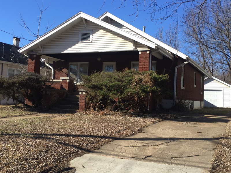 2 Bedroom, All Brick Bungalow Wednesday, February 14, 1200 NOON Bob Kollmeier Auctions