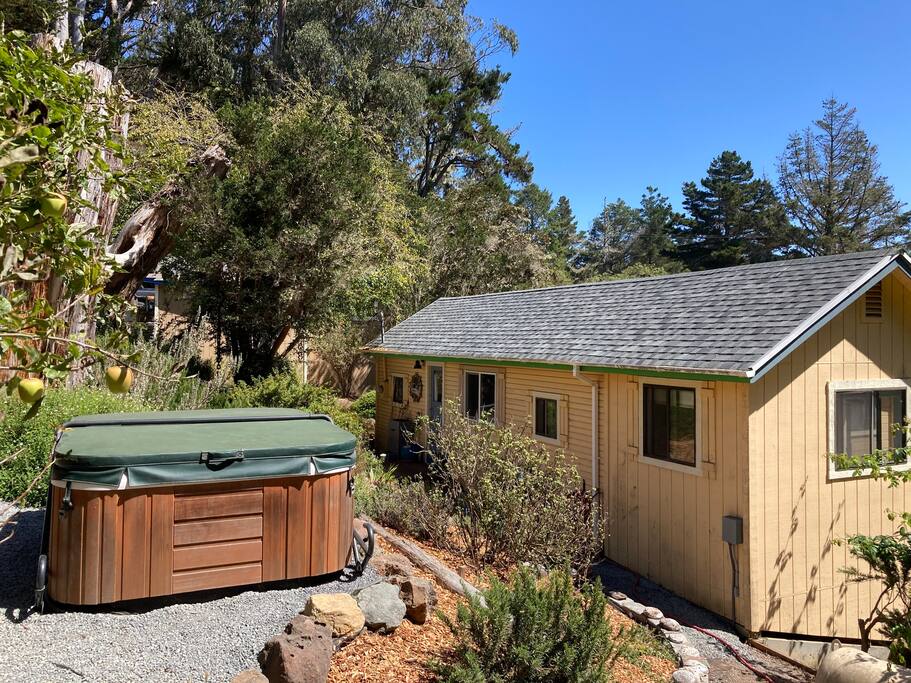 Beekeeper’s Cottage Juli's Haven Bodega Bay Rentals