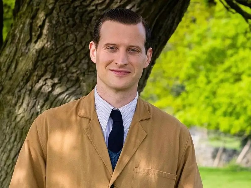 Nicholas Ralph measurements, bio, height,weight, shoe size
