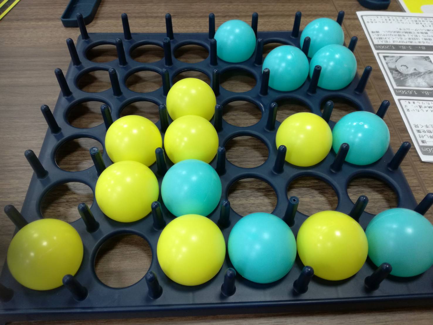 「バウンス・オフ」をレビュー！ピンポン玉で遊ぶお手軽ゲーム！ ボドトモ〜ボードゲーム初心者のためのレビューサイト〜