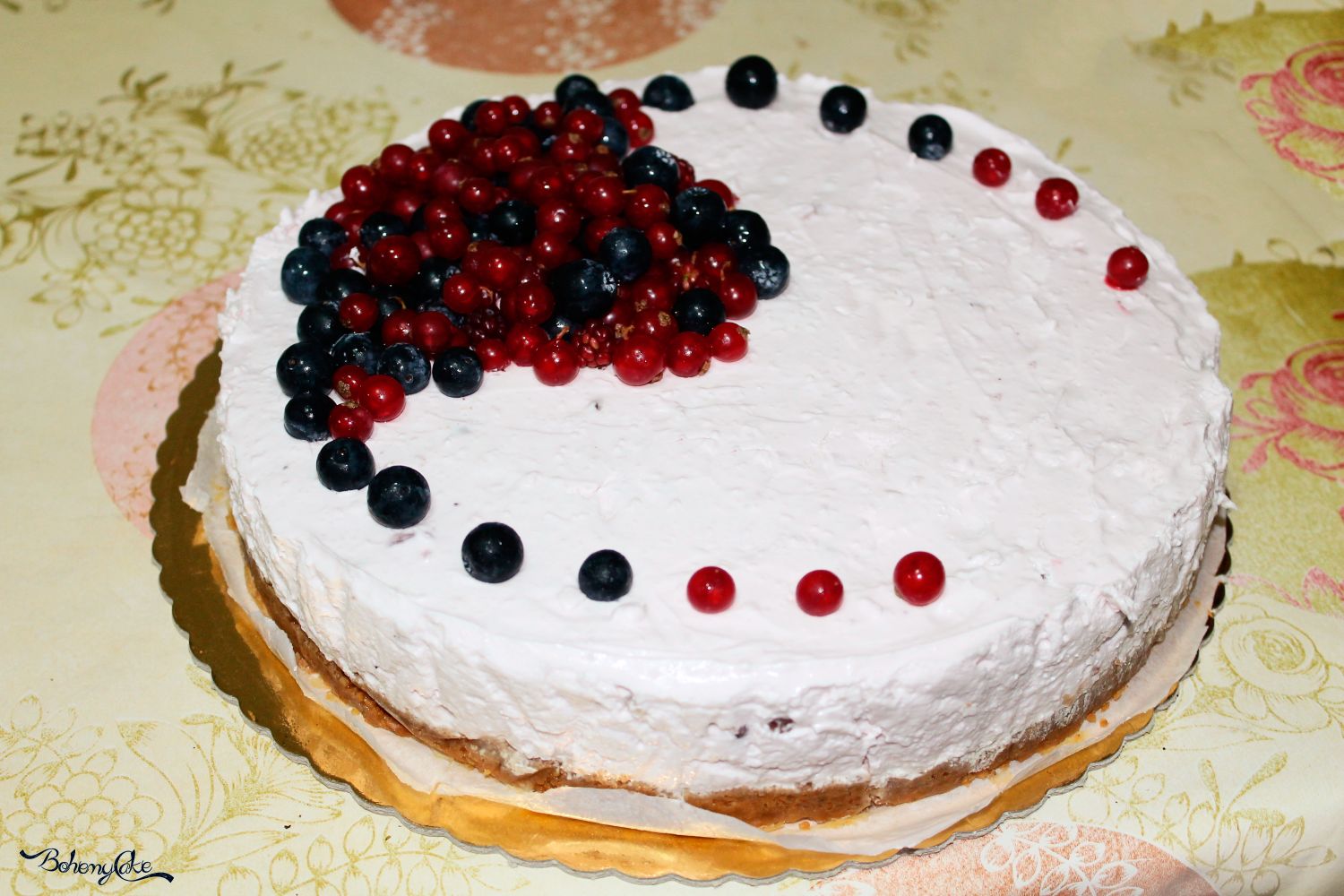 Torta fredda allo yogurt con frutti di bosco BohemyCake
