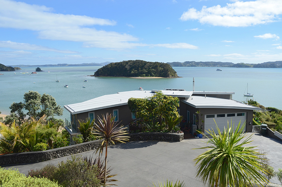 Bay of Islands Beach House luxury beachfront apartments in Paihia