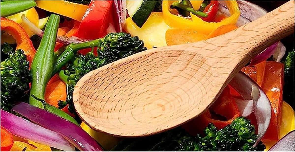 Wooden Spoon Vs. Metal Spoon Which One Better?
