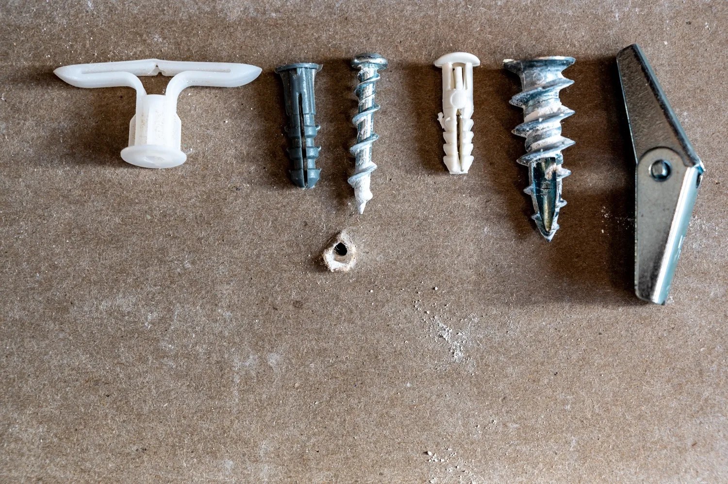 Short video demonstrate how 12 different kinds of wall anchors work