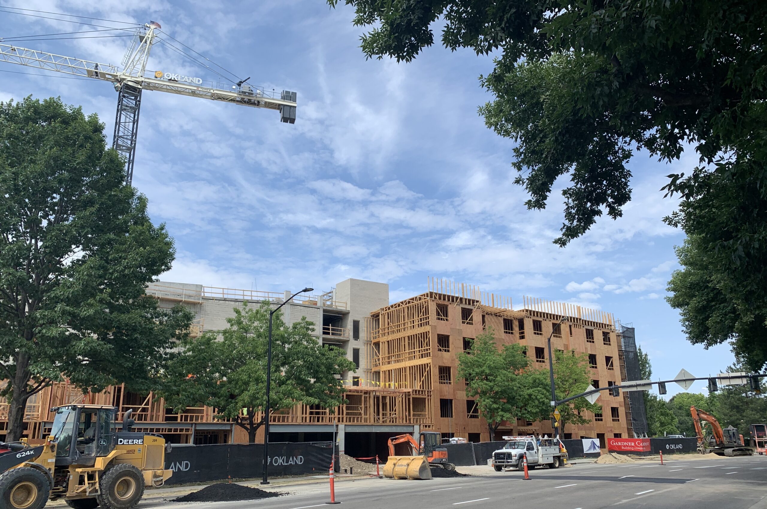 Park Place Apartments go up along Boise River Greenbelt