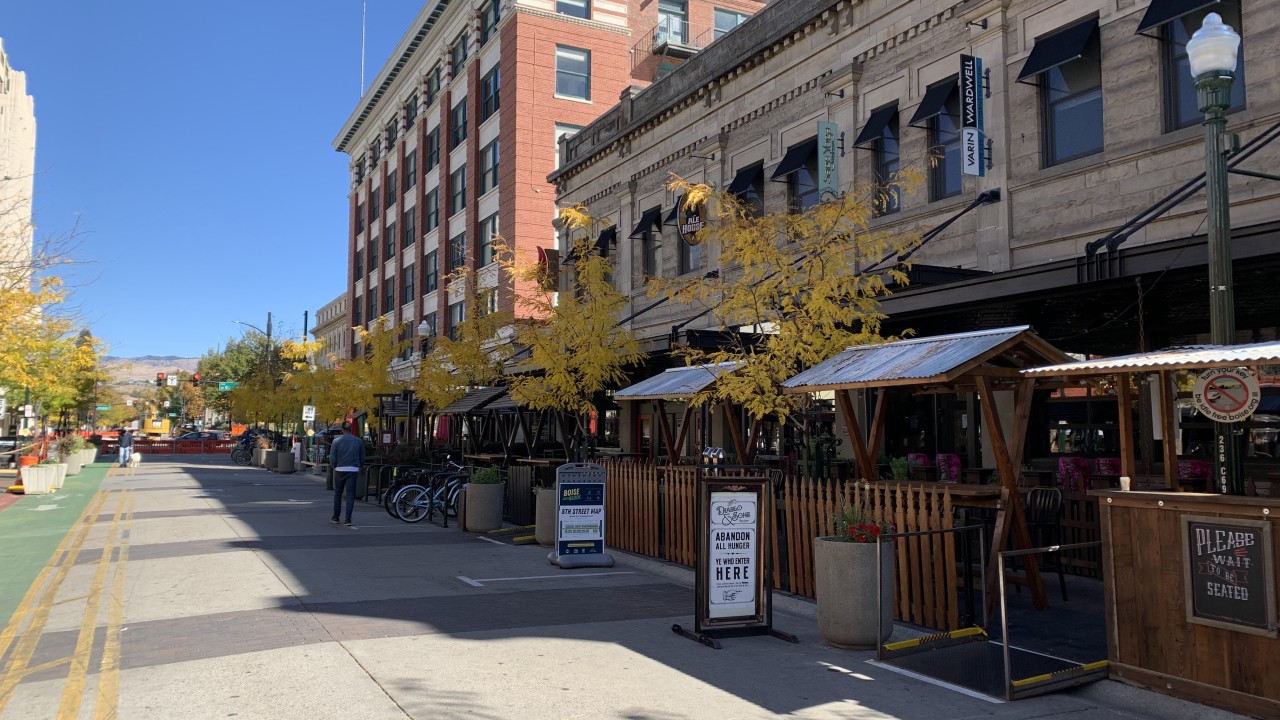 Boise restaurants prepare patios for colder weather
