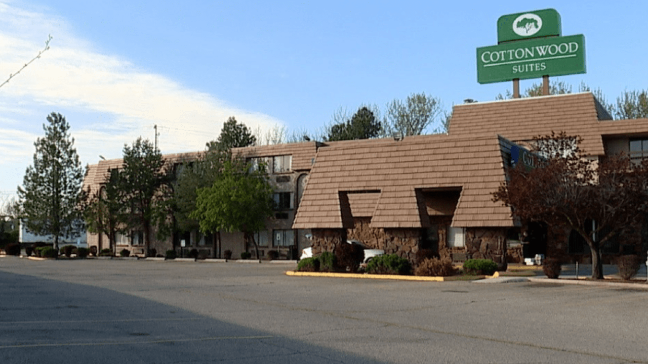 Boise, Idaho's Cottonwood Inn & Suites set for small apartments