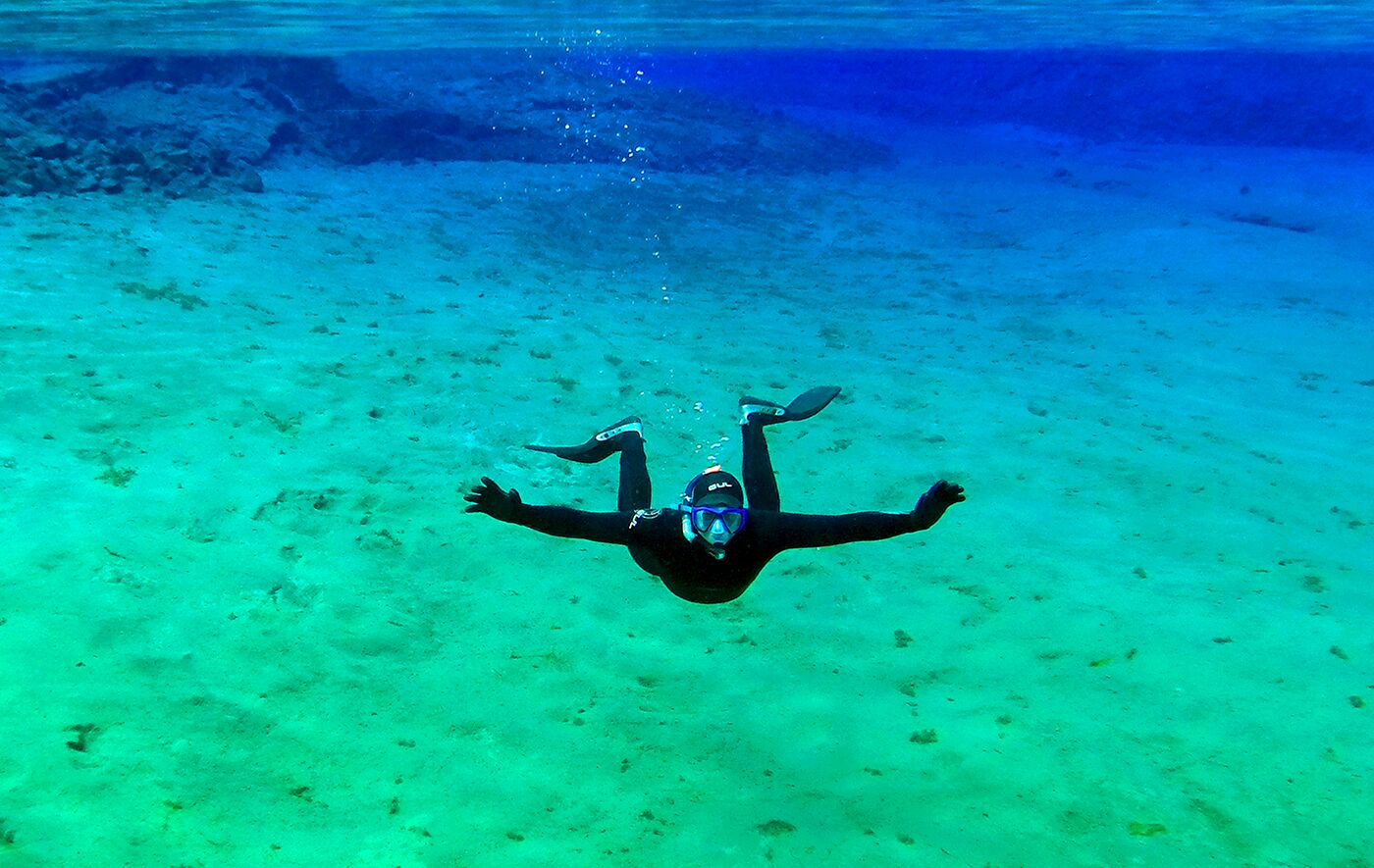 Wetsuit Snorkeling in Silfra with underwater photos / From Reykjavik