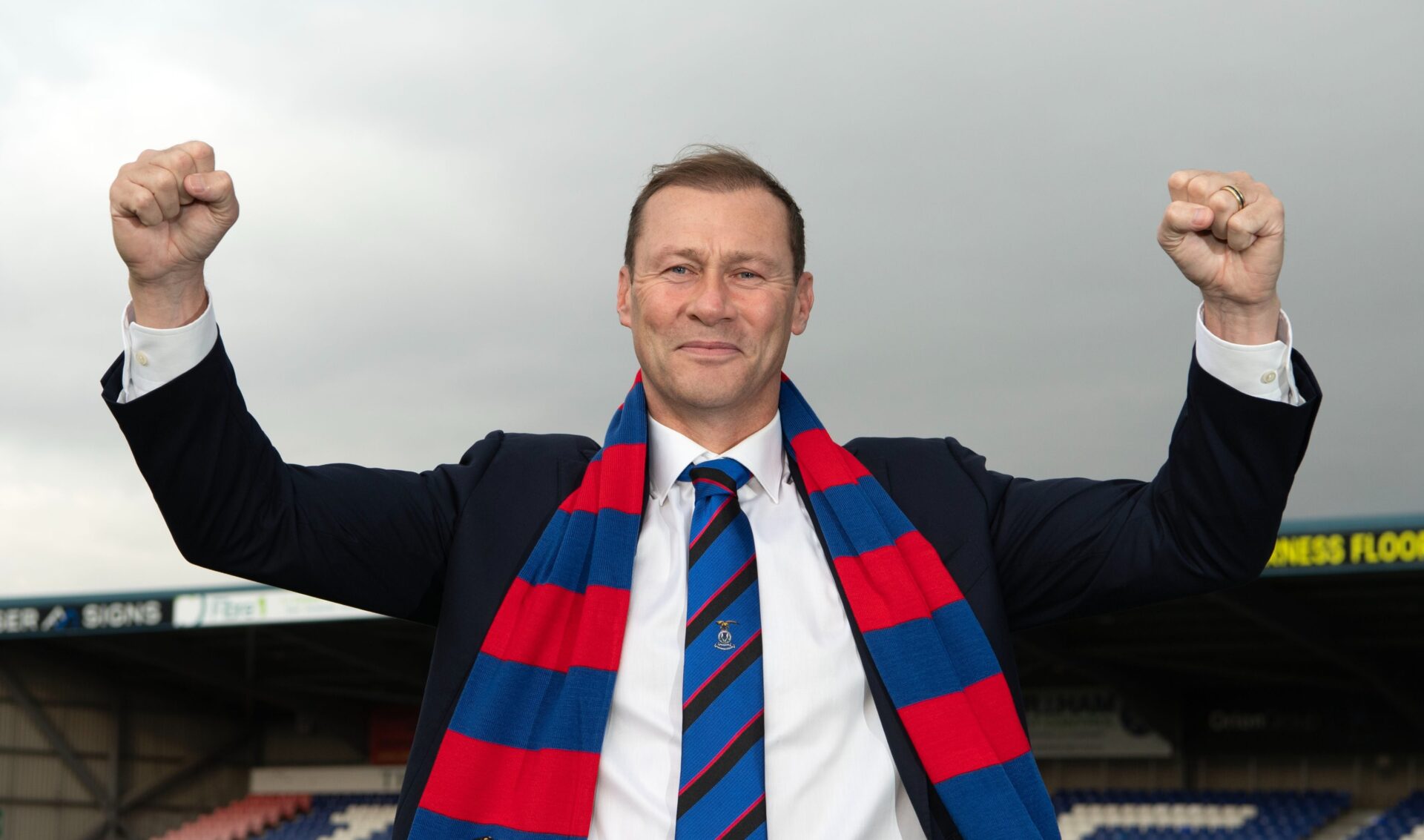 Duncan Ferguson confirmado como treinador do Inverness