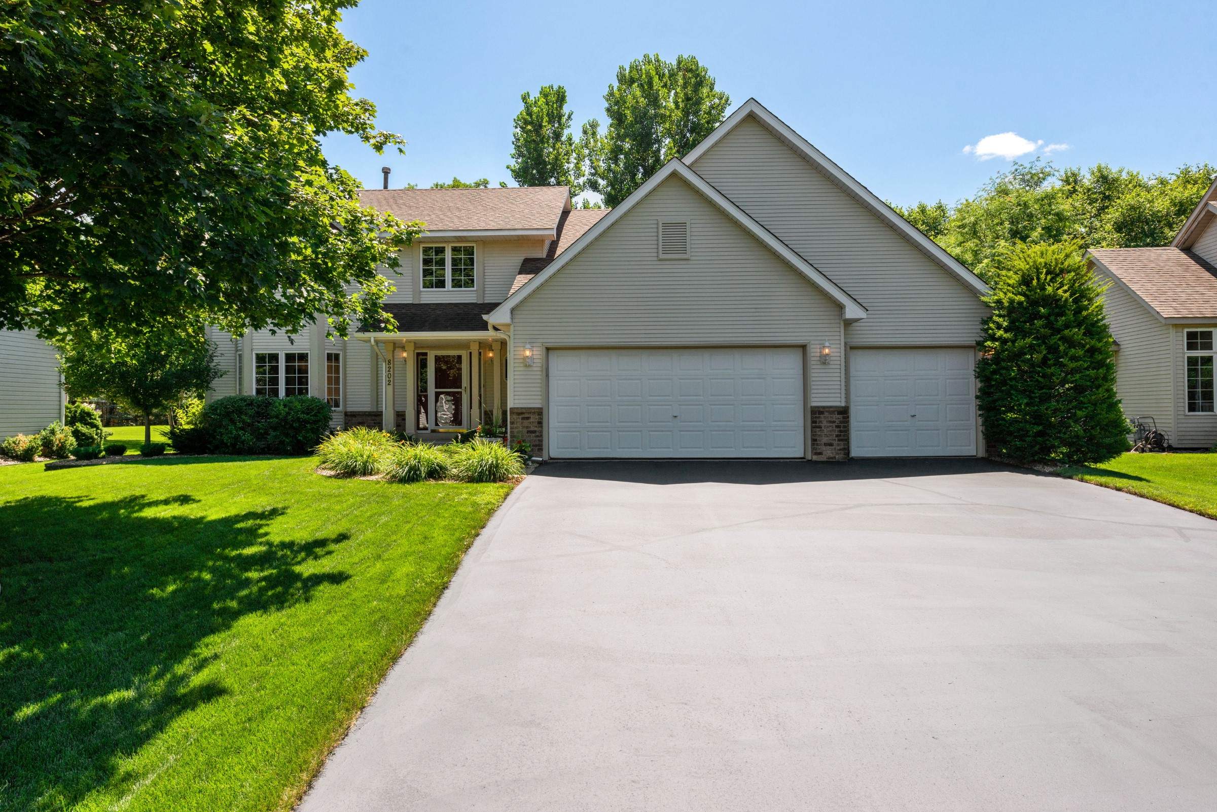 8202 Boulder Ridge Road, Woodbury, MN Bold Marketing Team Coldwell