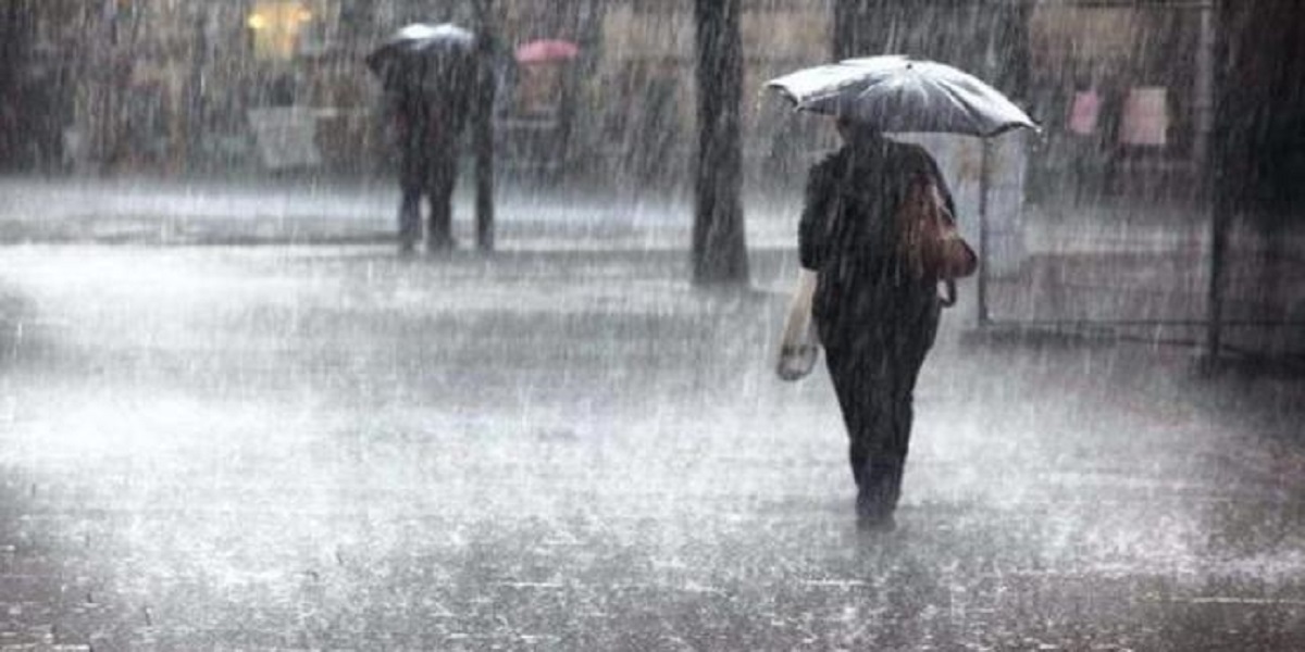 Karachi receives heavy showers of rain, one dies due to electrocution