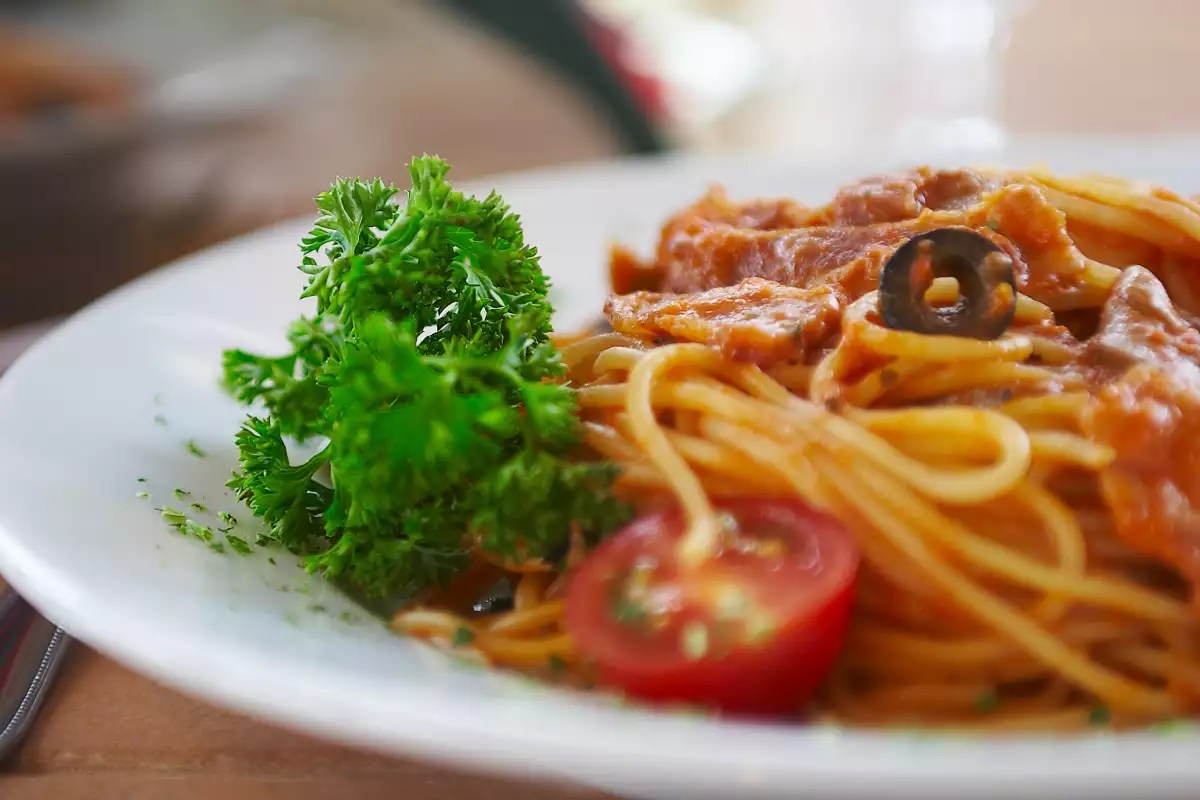 Spaghetti with Tomato Sauce and Mayonnaise 2 Recipes