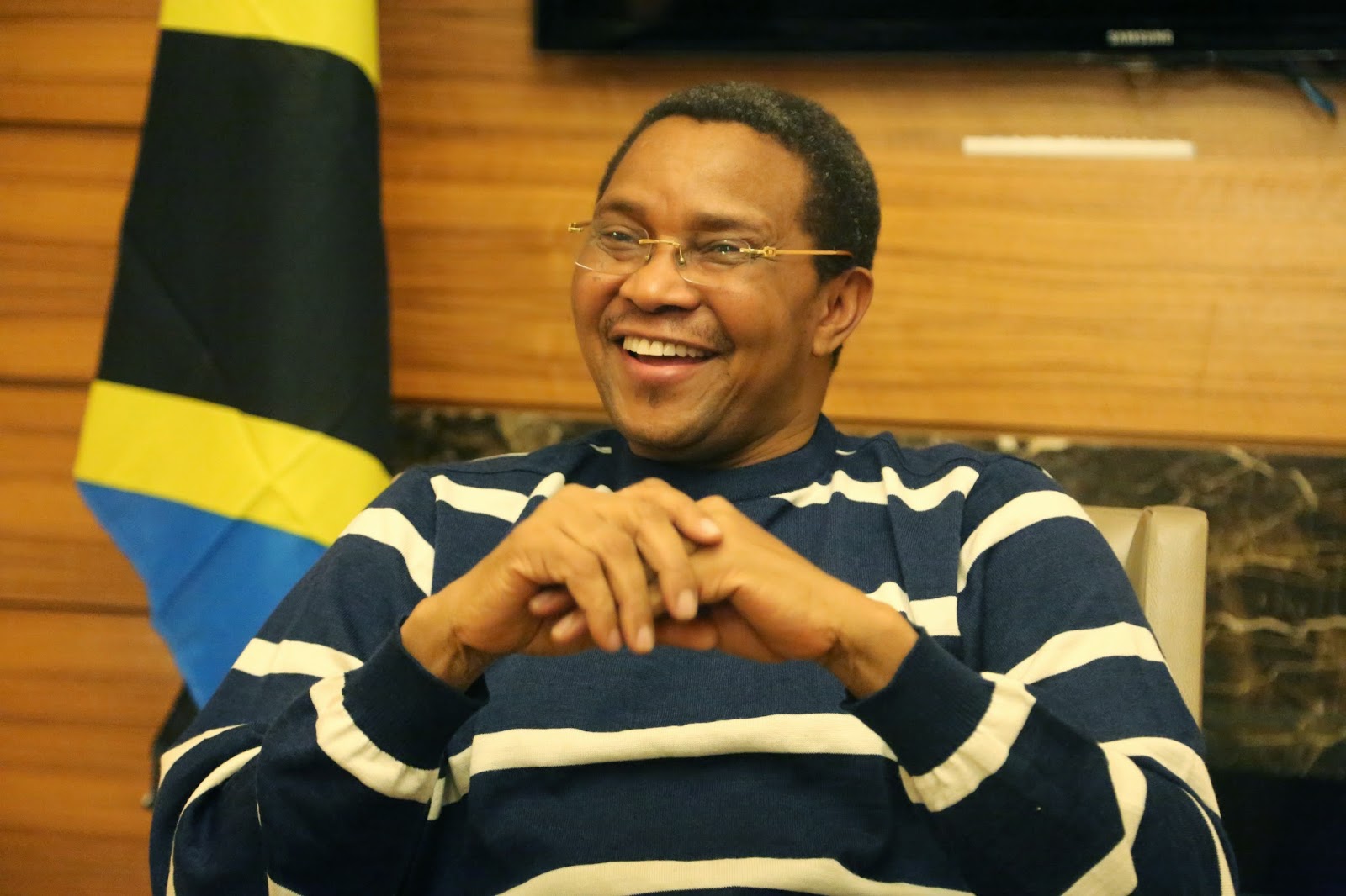 Bang! Magazine.: Rais anampenda mke wangu Blogger