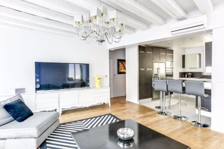 For Sale 2Bedroom Apartment near Place des Vosges in the Marais