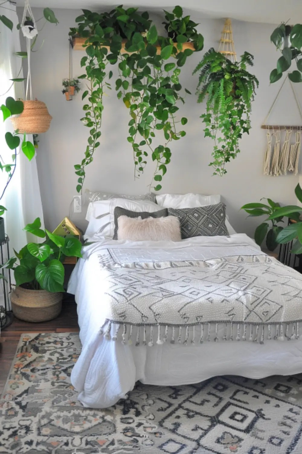 25 Boho Style Bedroom Ideas with Hanging Plants