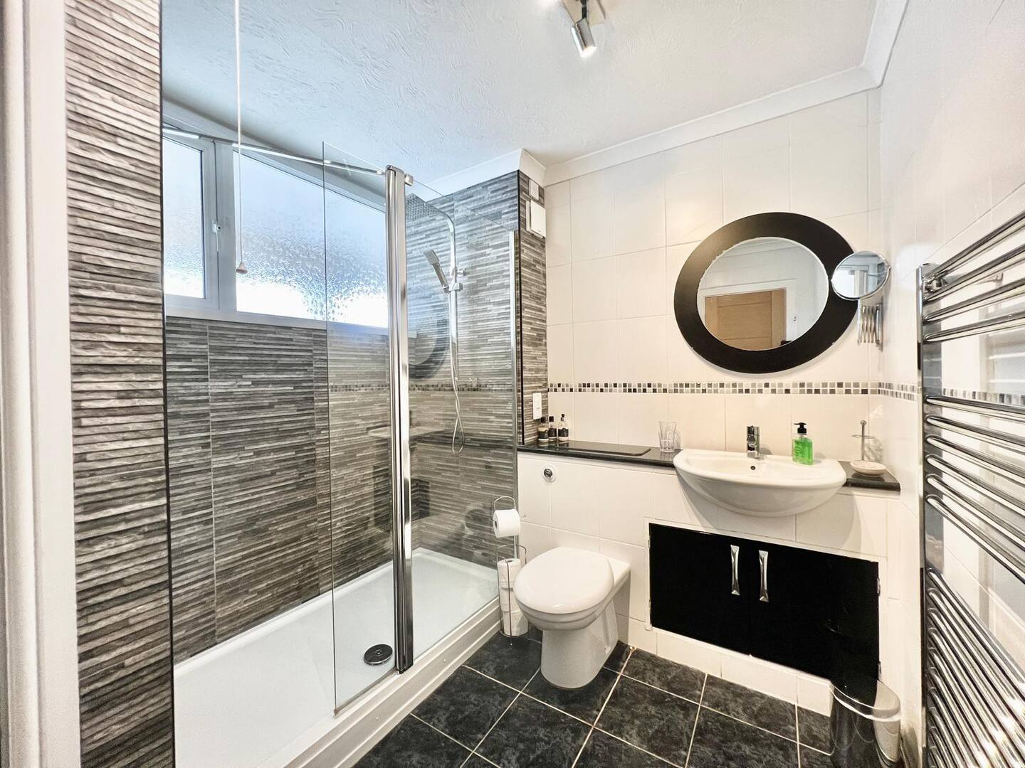 The Croft, Tenby Seafront Pass the Keys® Book Direct