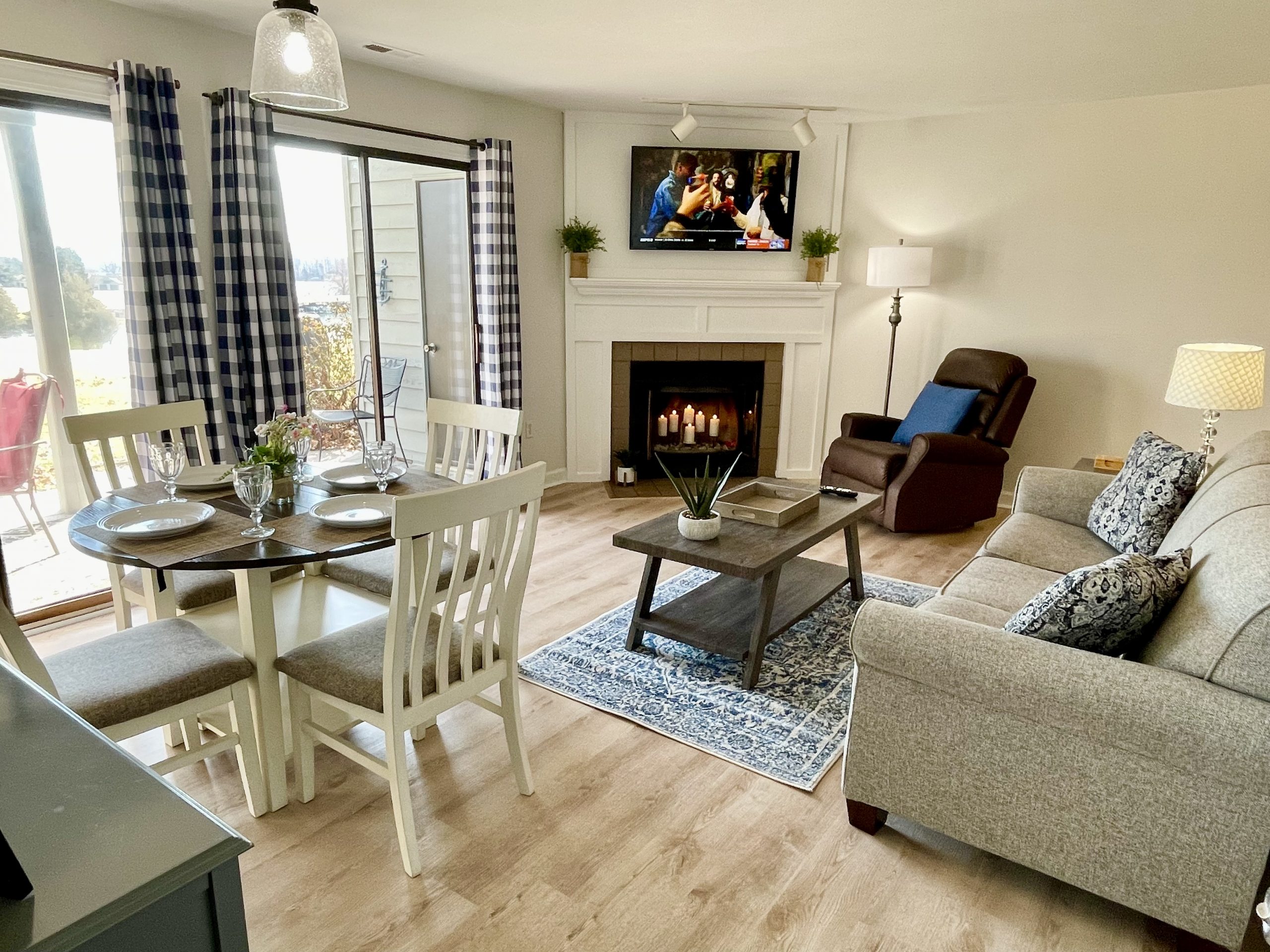 BERNARD'S 1213 Bernard's Vacation Homes