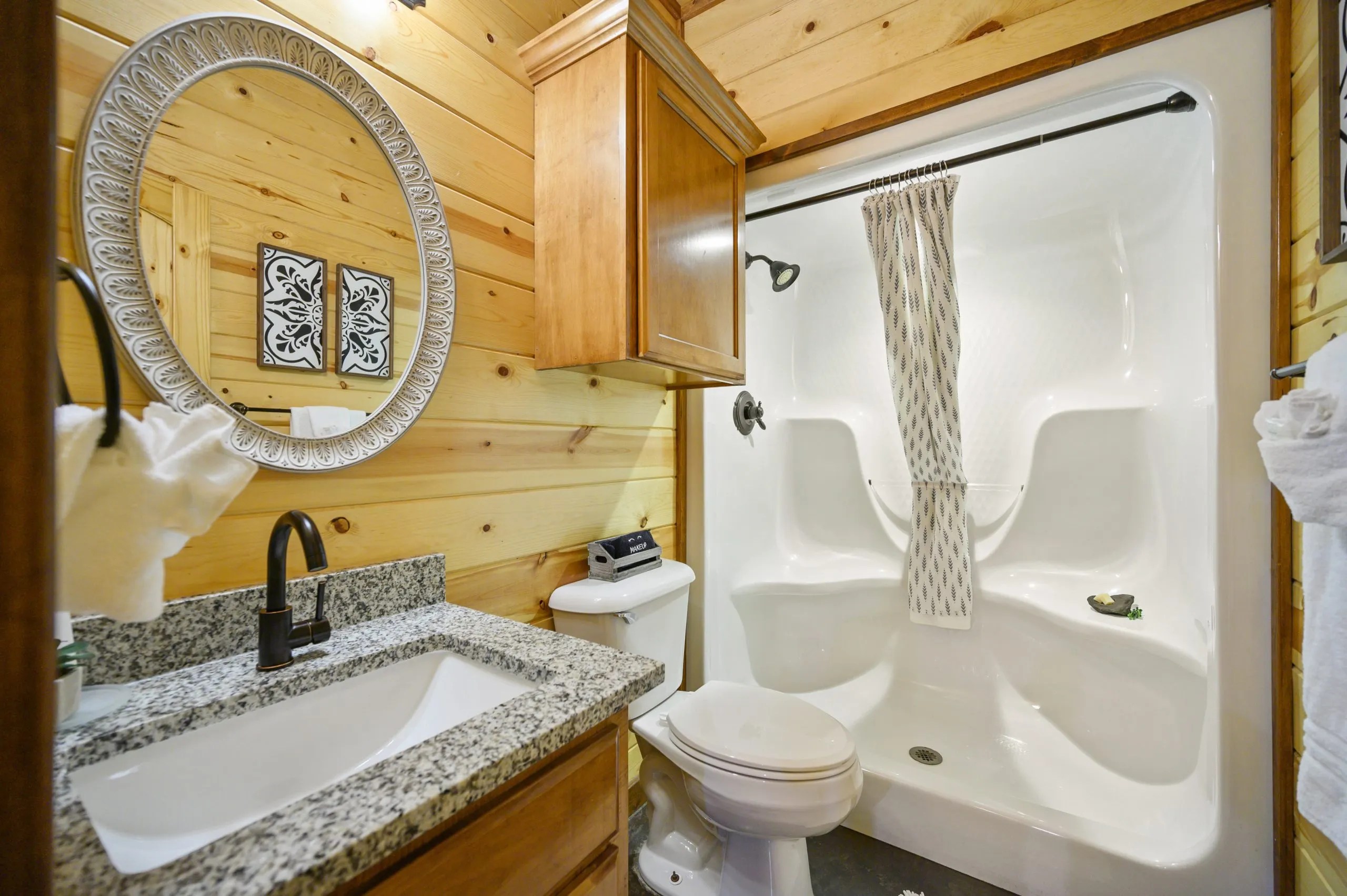 Knotty Pine Oversized Deck Private Cabin in Broken Bow OK