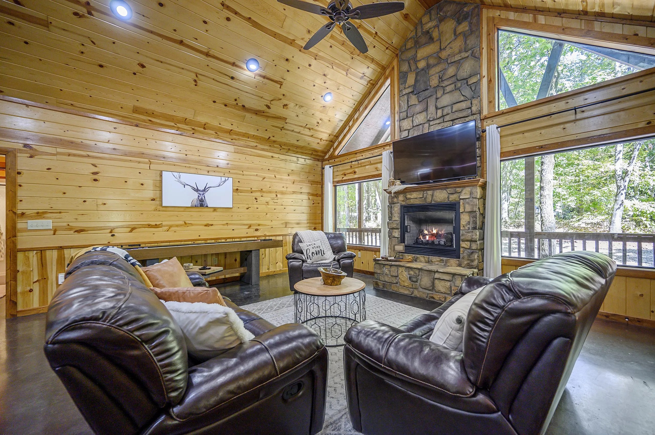 Knotty Pine Oversized Deck Private Cabin in Broken Bow OK