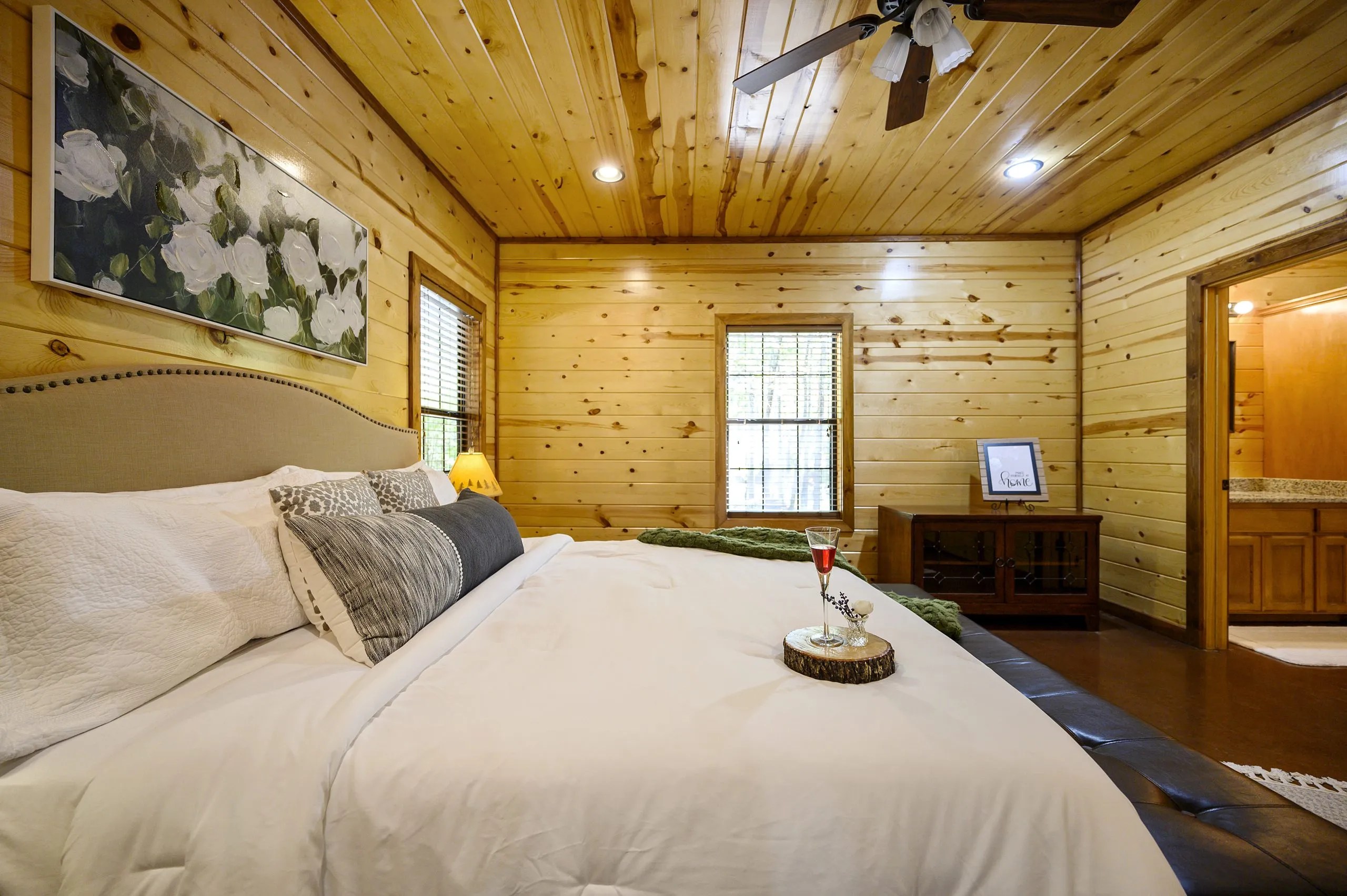 Knotty Pine Oversized Deck Private Cabin in Broken Bow OK