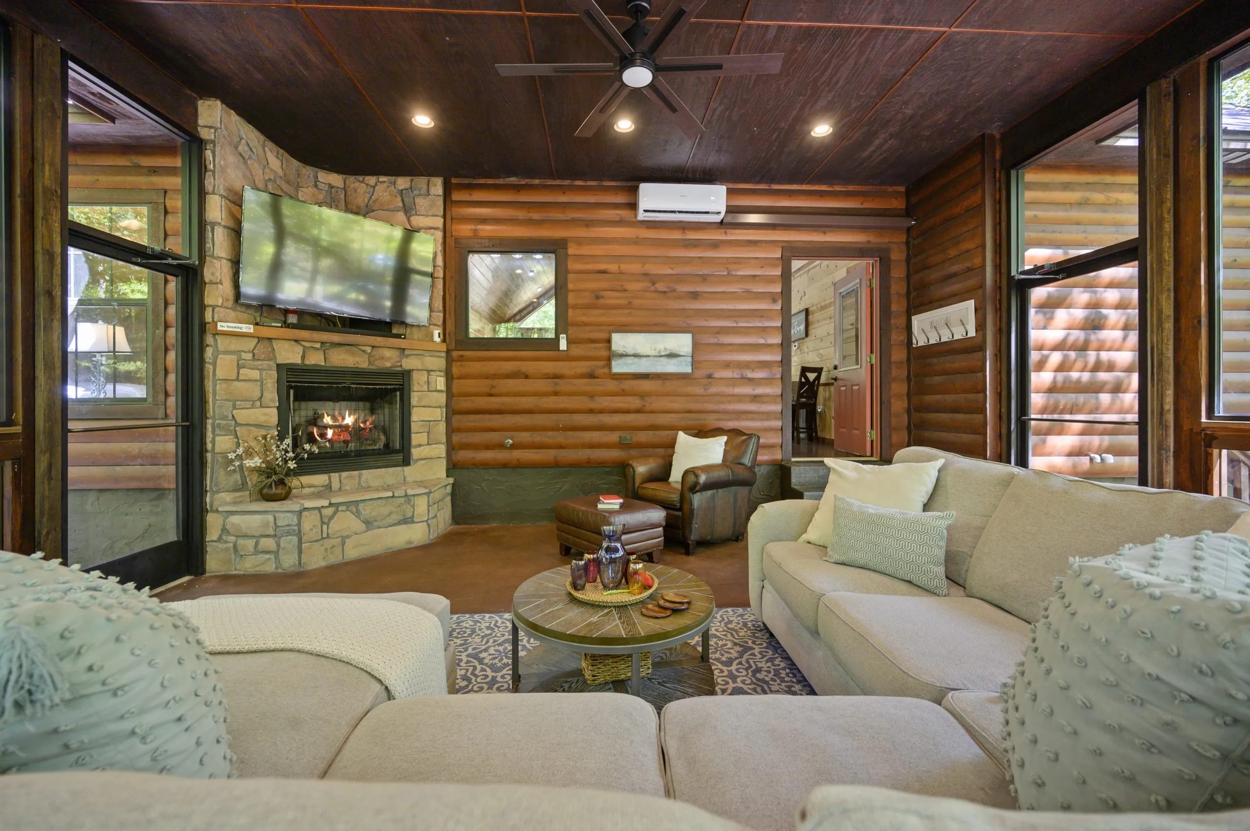 Knotty Pine Oversized Deck Private Cabin in Broken Bow OK