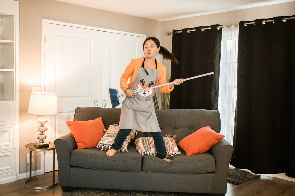 4 Signs of Professionalism in a House Cleaning Service Dirt Busters