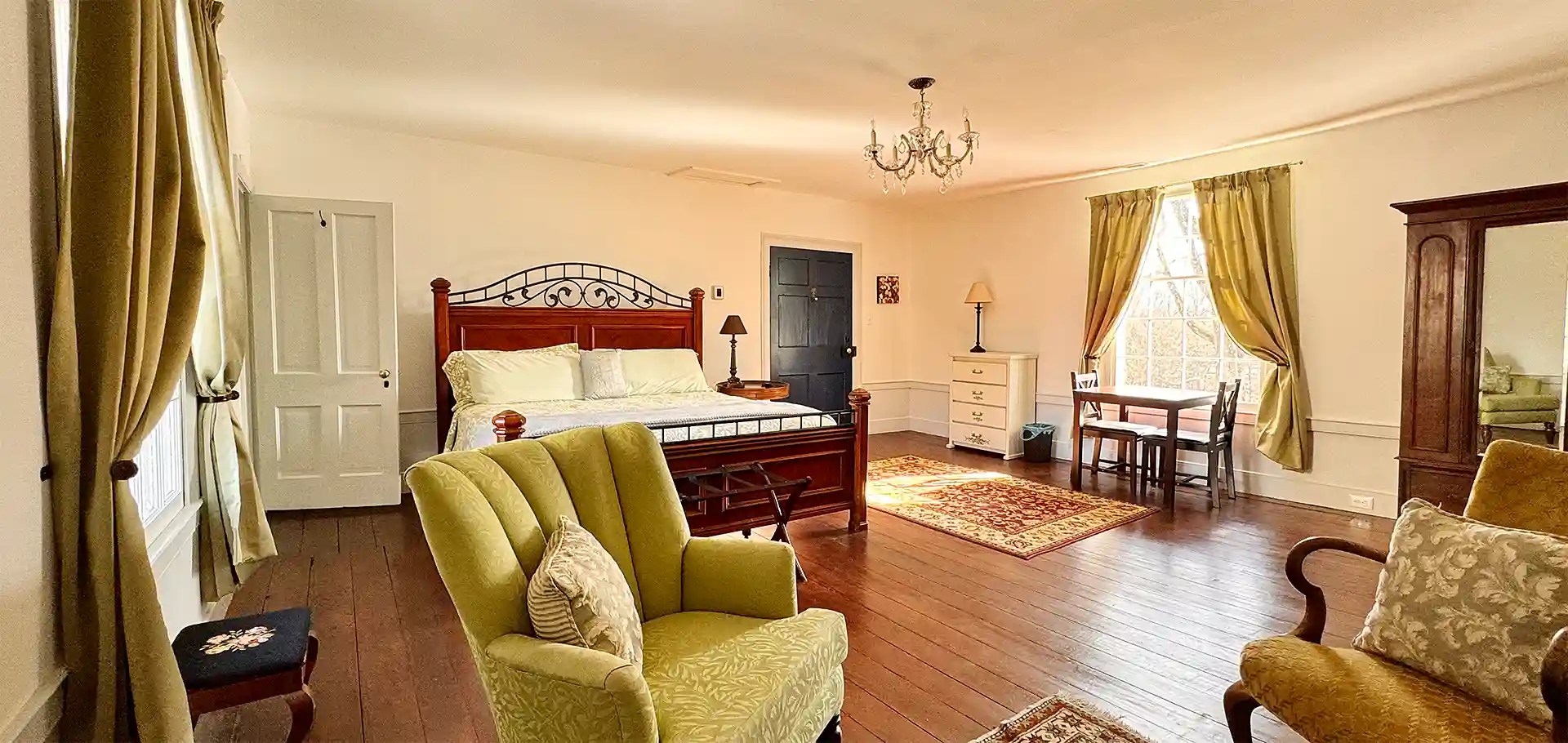 The Sunnyside Sisters Bed and Breakfast / Miss Emily Suite