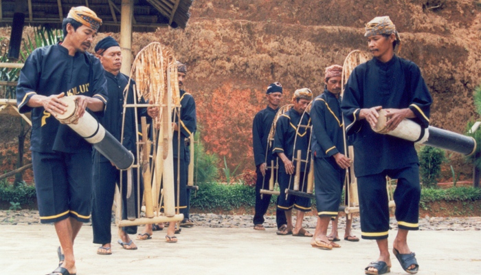 8 Agama Asli Indonesia ini Tak Pernah Diakui oleh Pemerintah Sejak Dulu